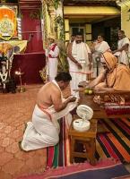 HH Swamiji felicitates artistes and Math Staff